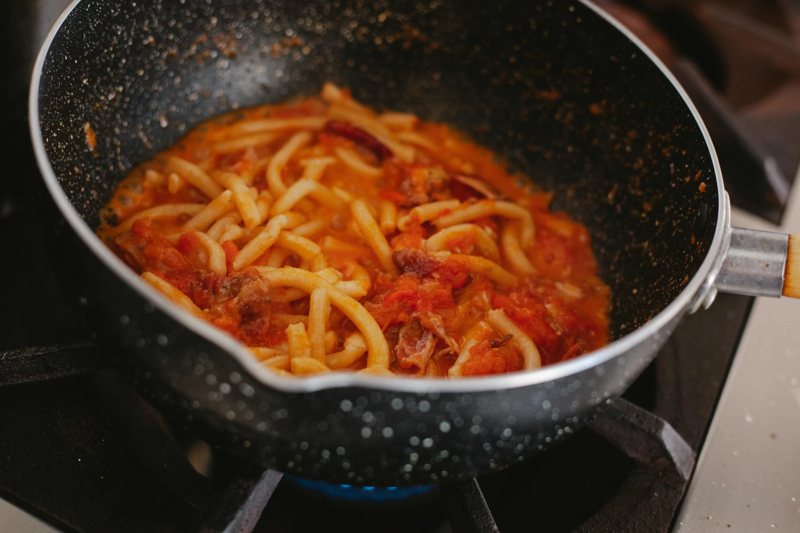 avoiding-pasta-sauce-mistakes-by-using-a-gentle-steady-simmer-scaled 8 Pasta Sauce Mistakes That Can Make Dinner Taste Flat