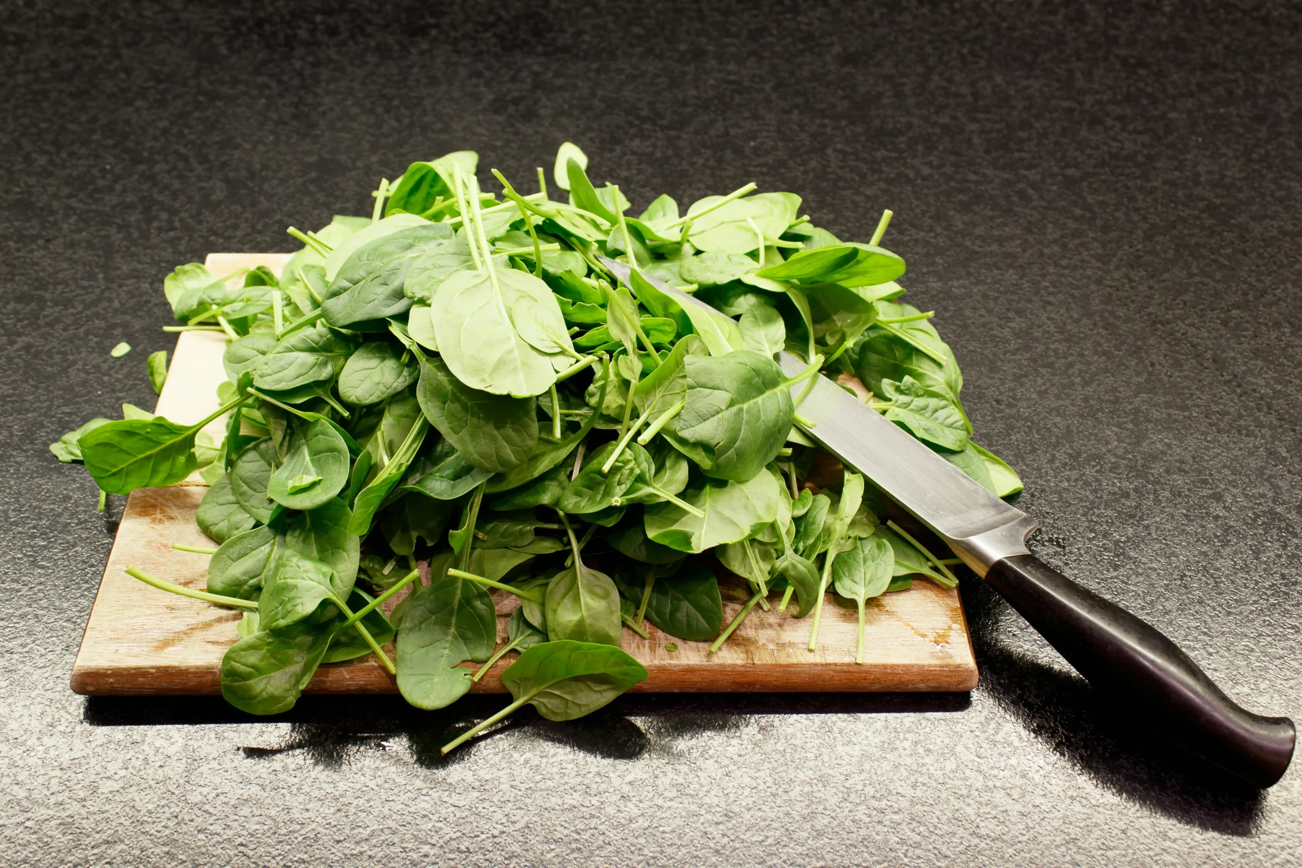 cooking-with-spinach-after-learning-how-to-choose-fresh-spinach-scaled How to Choose Fresh Spinach for Better Everyday Cooking