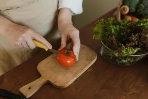 food-facts-about-tomatoes-include-how-they-connect-fresh-and-cooked-ingredients-in-meals-300x200 7 Food Facts About Tomatoes That Many Home Cooks Misunderstand
